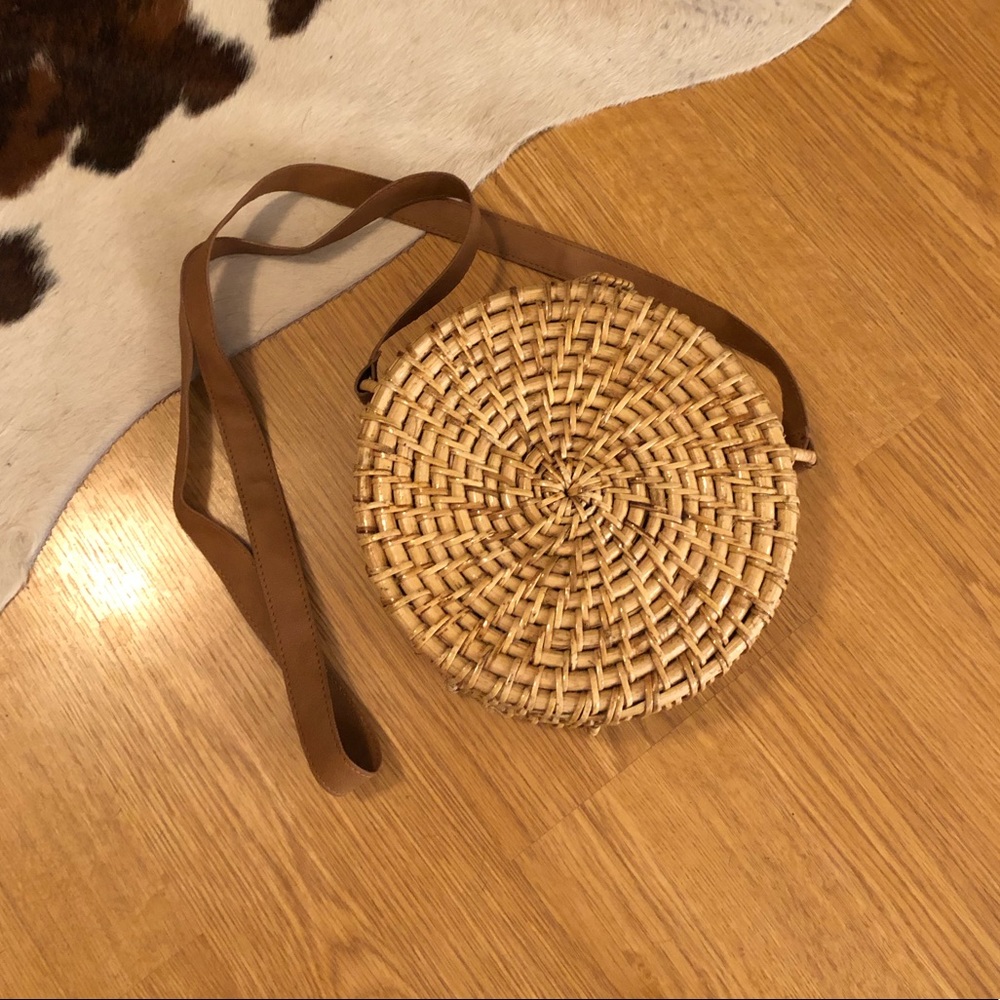 Woven straw crossbody purse